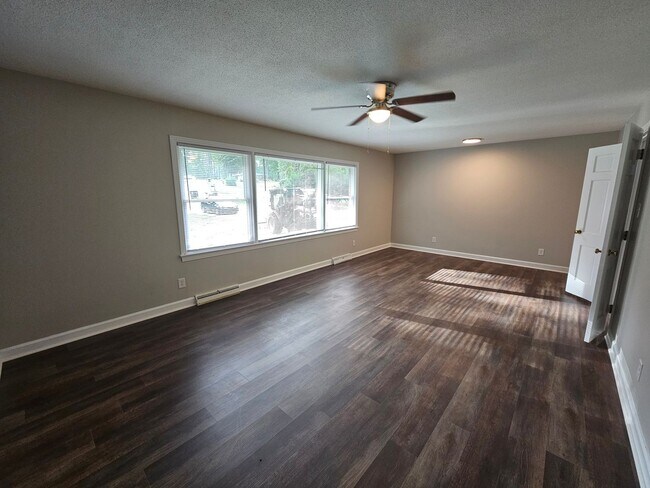 Building Photo - NEW LISTING!!!!!