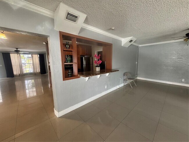 Foto del edificio - 6881 SW 6th St