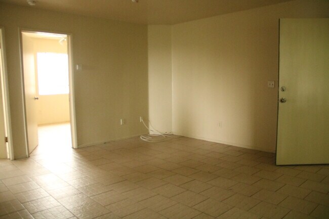 Building Photo - 5231 Huntington Dr N