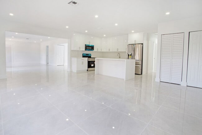 Foto del edificio - 17600 NE 2nd Ct