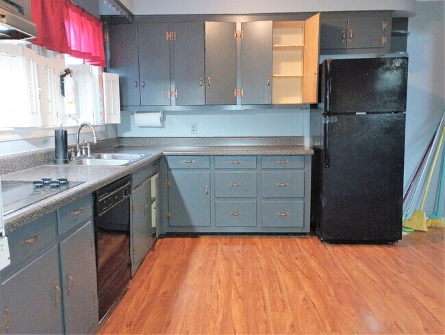 Building Photo - 4/2 TWO STORY in southeast Decatur!!!