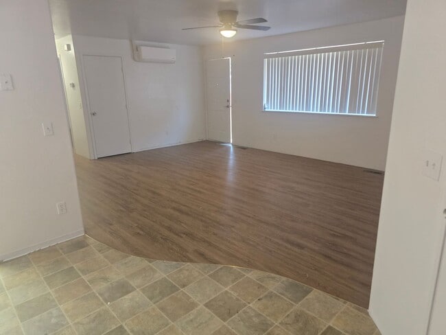 Building Photo - 2 bedroom 1 bath for Rent in Grants Pass