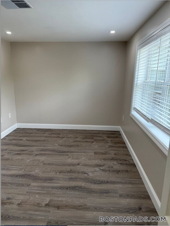 Foto del edificio - 23 Kenmar Dr