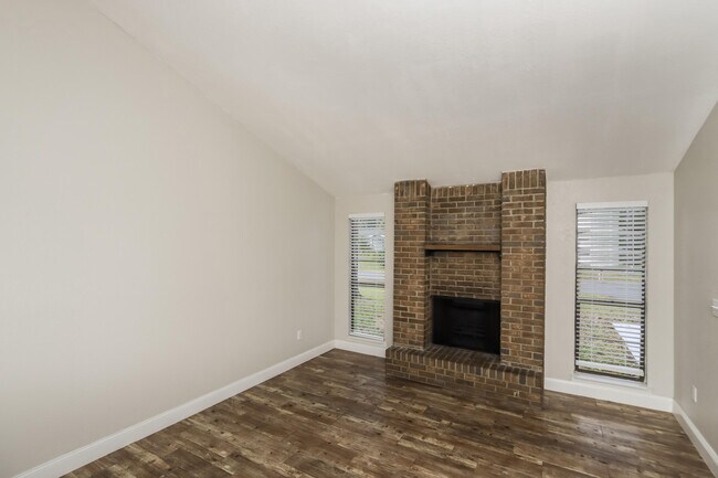 Building Photo - 1027 Elmsford St NW