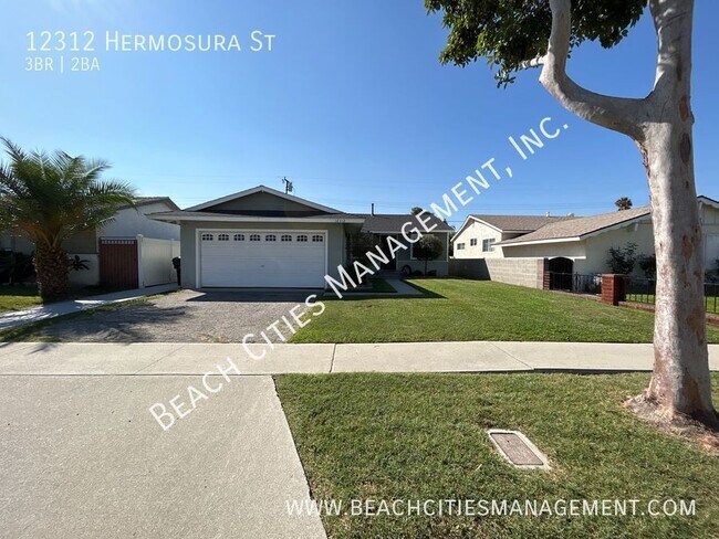 Building Photo - Home Sweet Home!  Pet-Friendly, Large Den ...