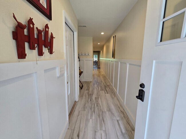 Foto del edificio - Stunning 2 Bed / 2.5 Bath Townhouse with G...