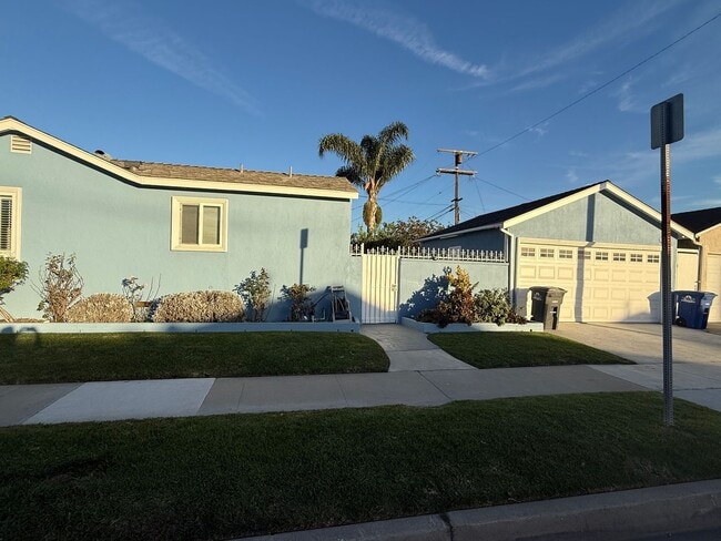 Foto del edificio - Stunning Fully Remodeled 3-Bedroom Home with Open-Concept Kitchen & Private Primary Suite