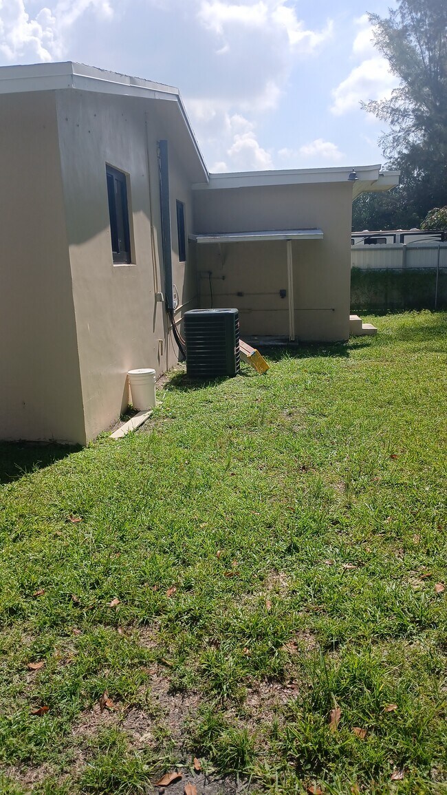 Foto del edificio - 1452 NW 111th St