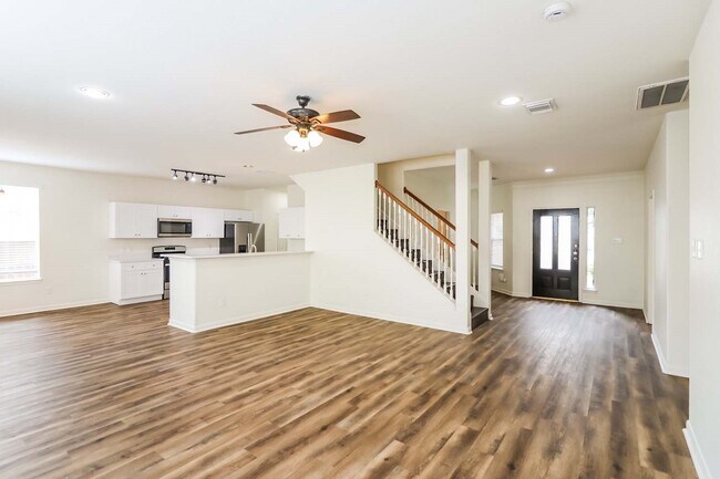 Building Photo - 29622 Legends Bluff Dr