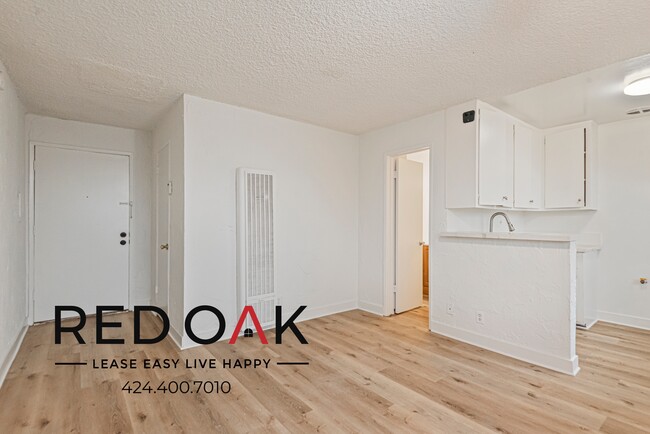 Foto del edificio - 11173 1/2 Charnock Rd-104