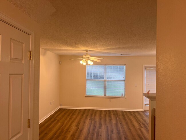 Foto del edificio - 240 Swaying Pine Ct