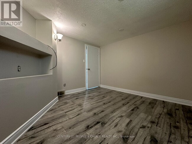 Building Photo - 1129 Langs Cir