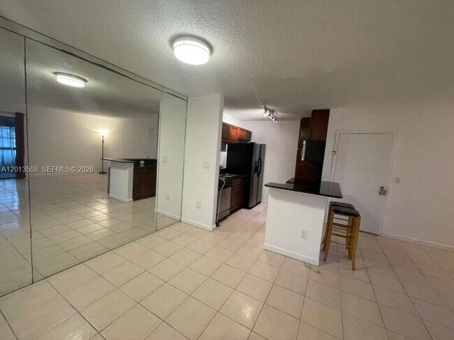 Foto del edificio - 809 NE 199th St