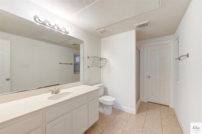 Building Photo - 1322 Cohn St