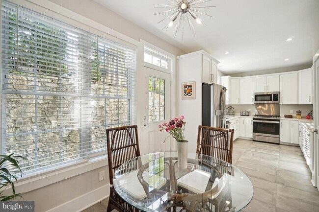 Building Photo - 1555 Rivertown Pl