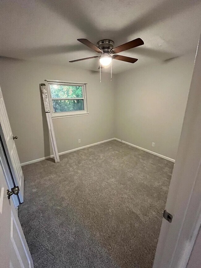 Building Photo - 3801 Carpenter Dr