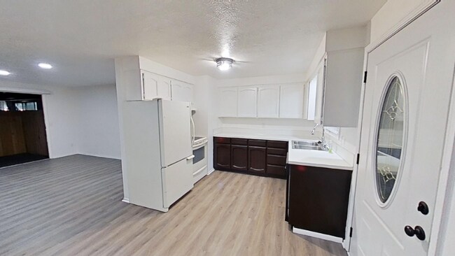 Building Photo - 1314 Tierra Dr NE