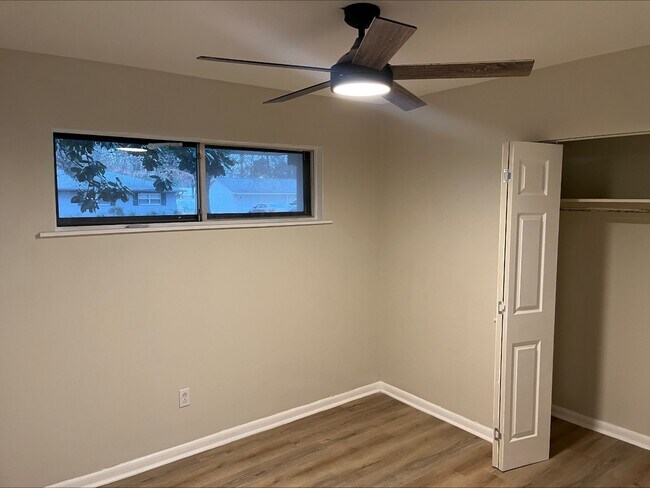 Building Photo - 708 Cottonwood Dr