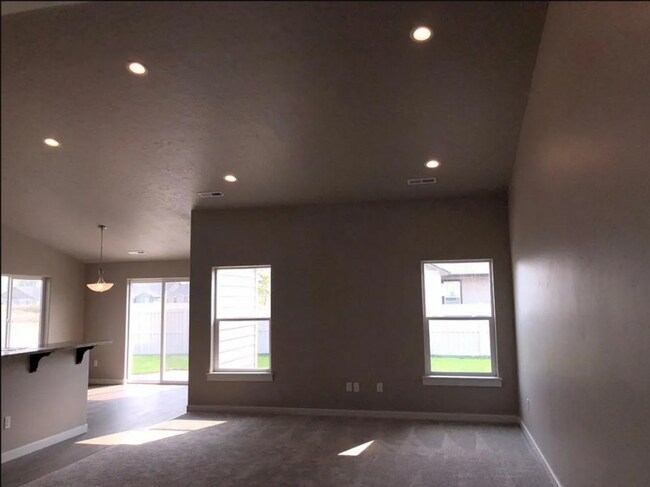 Foto del edificio - 5683 E Upminster St