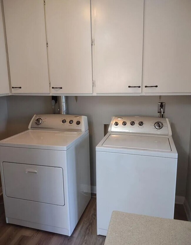 Foto del edificio - Updated 3 bedroom home located off Bardsto...