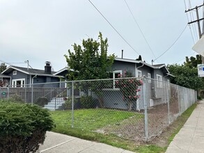 Building Photo - 2500 Grant St