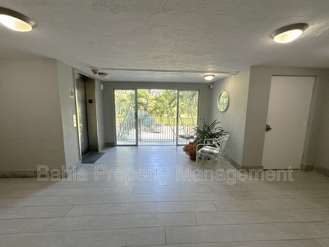 Foto del edificio - 7403 SW 82nd St