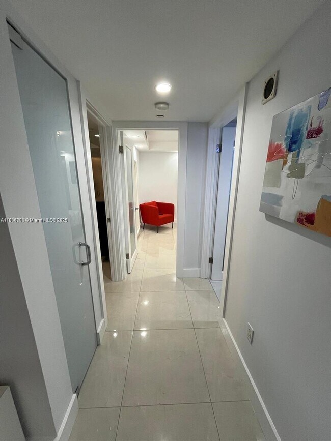 Foto del edificio - 1700 NW N River Dr