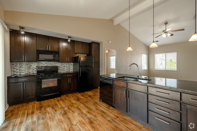 3BR, 2BA - 1,253SF - Kitchen - SunSTONE at MarketPlace Apartments