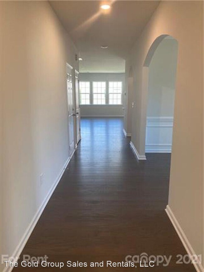 Building Photo - 5 br, 4.5 bath House - 17306 Snug Harbor Rd