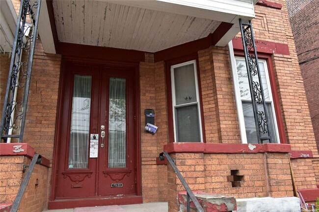 Building Photo - 76-31 85th Dr