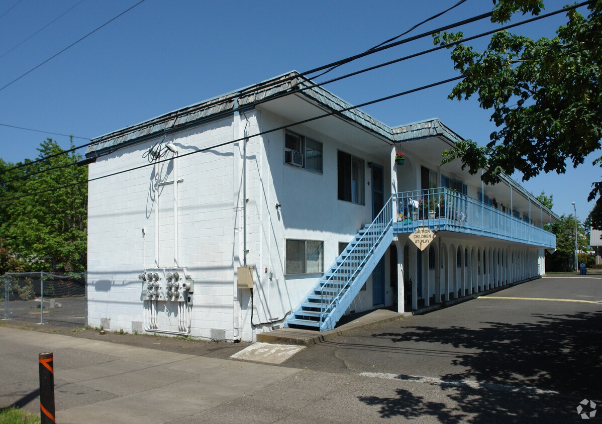 Building Photo - 932 W 7th Ave