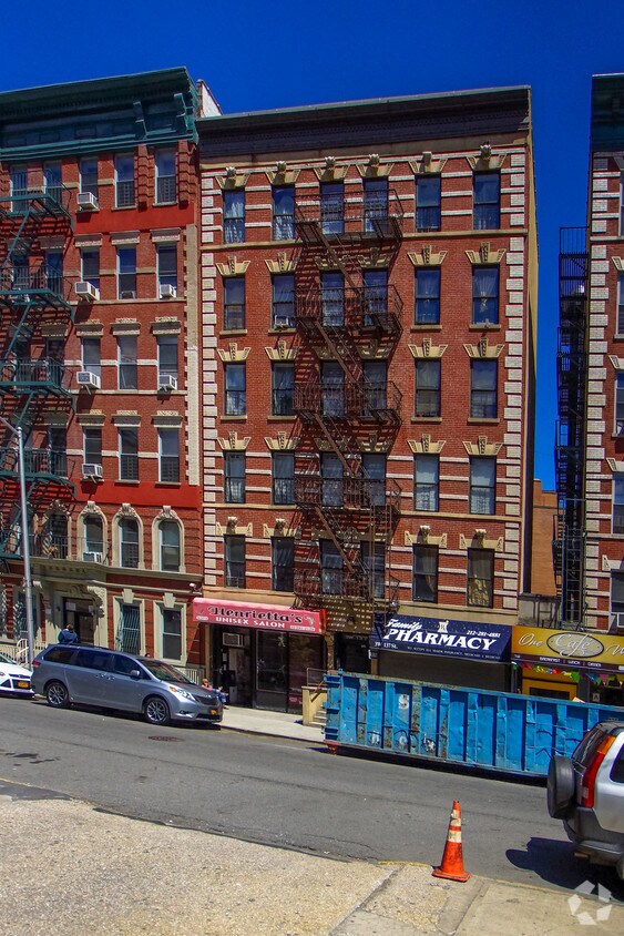 Foto del edificio - 3 W 137th St