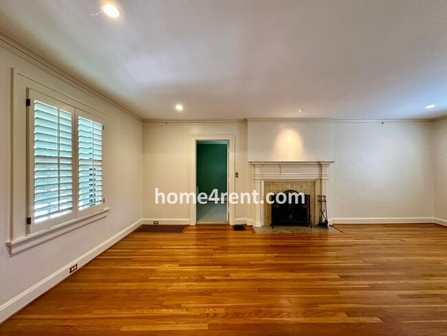 Building Photo - Charming Dutch Colonial in Brookside w/ an Updated Kitchen, Wood Floors, Fenced Yard and a Finish...