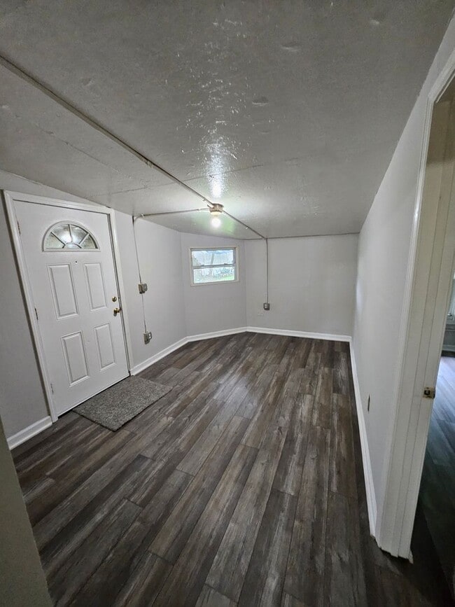 Foto del edificio - Large 2 bedroom house