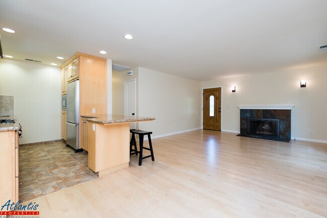 Building Photo - 2386 Santa Catalina St