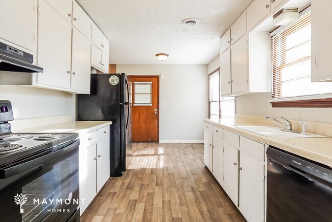 Building Photo - 211 Griffin Cir