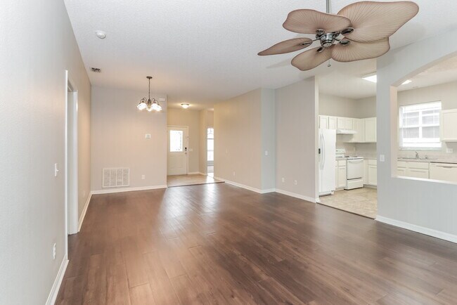 Building Photo - 921 Grand Canyon Dr