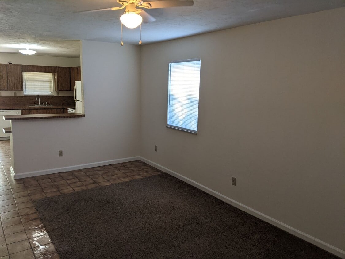 Foto del edificio - Two Bedroom Duplex In Canopy Oaks School Zone...Back on the Market!