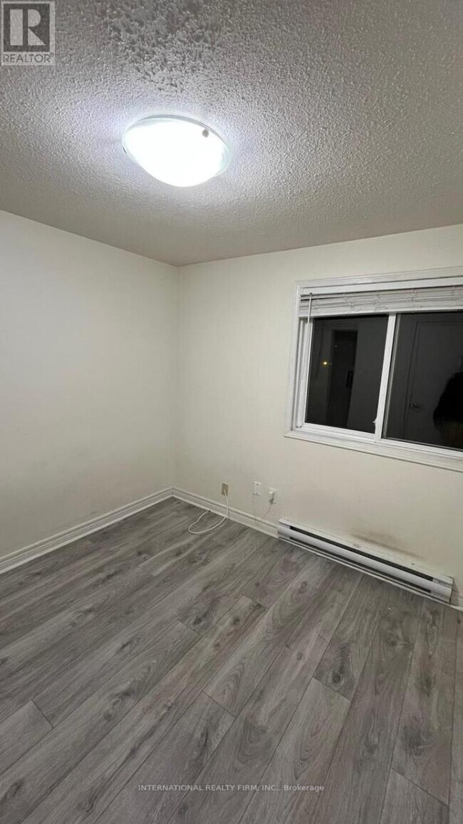 Building Photo - 54 Hoskins Square