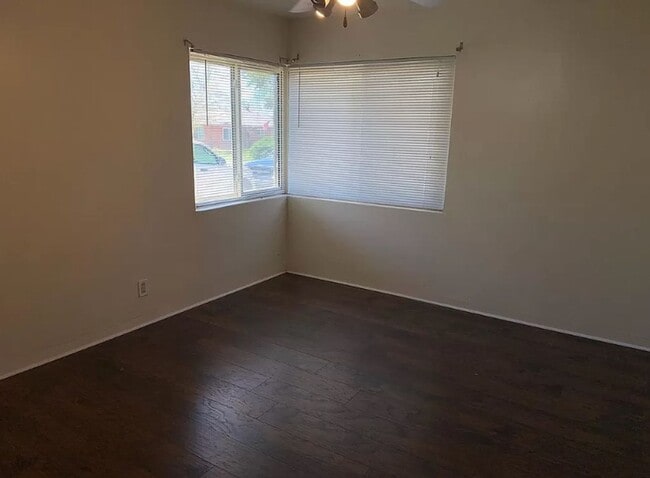 Building Photo - 3 Bed 2 Bath