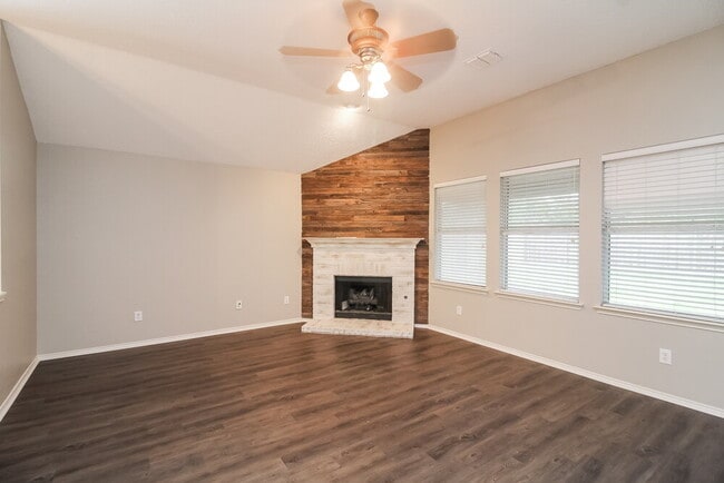 Foto del edificio - 430 Creekwood Ct