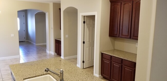 Building Photo - 1527 E Aquarius Pl