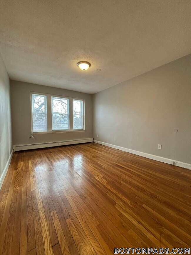 Building Photo - 77 Green St