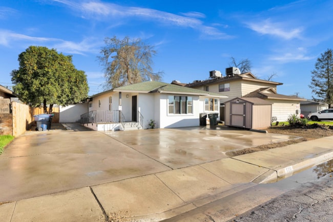 Building Photo - 526 Olive St