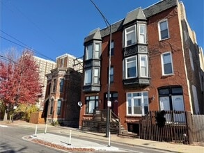 Building Photo - 115 S Paulina St