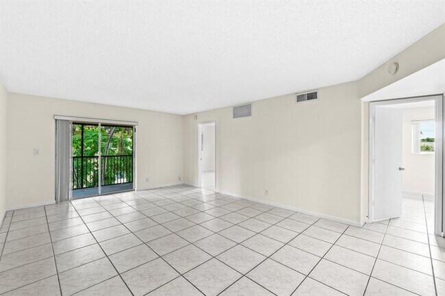 Foto del edificio - 253 S Cypress Rd