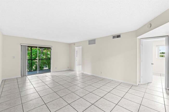 Building Photo - 253 S Cypress Rd