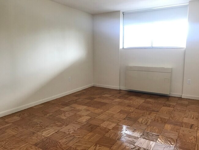 Building Photo - 101 Monmouth St