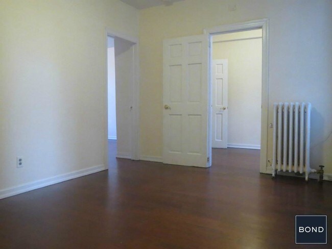 Building Photo - 406 W 44th St