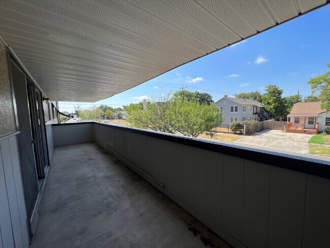 Foto del edificio - MOVE IN SPECIAL Studio Apartment AVAILABLE...